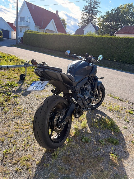 Yamaha MT-07 4 of 10