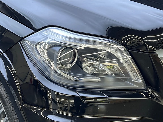 Mercedes-Benz GL350 4 of 5