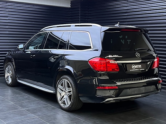 Mercedes-Benz GL350 2 of 5