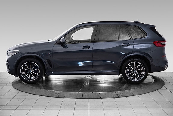 BMW X5 2 of 5