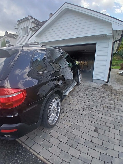 BMW X5 3 of 7
