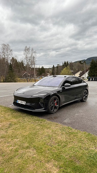 NIO ET5 2 of 5
