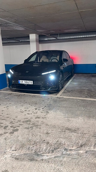 NIO ET5 3 of 5