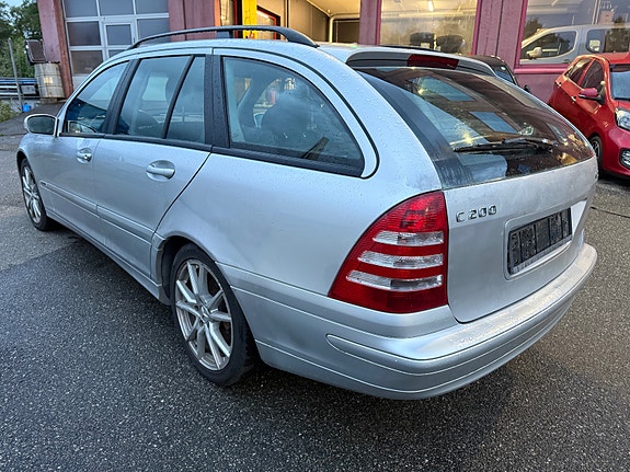 Mercedes-Benz 4 of 5