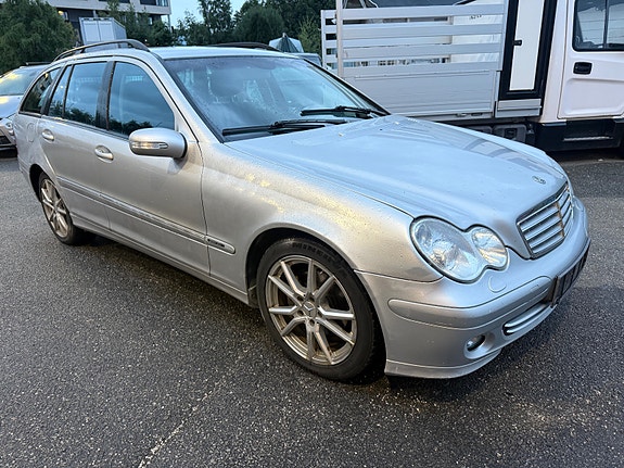 Mercedes-Benz 3 of 5