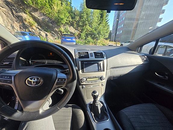 Toyota Avensis 4 of 5