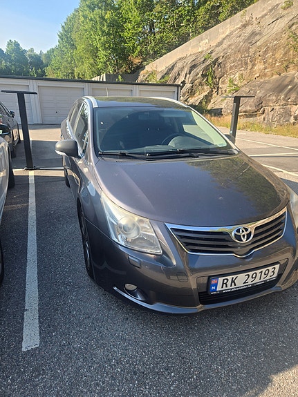 Toyota Avensis 2 of 5