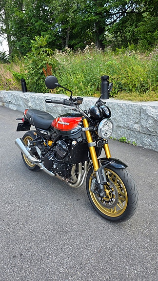 Kawasaki Z 900 RS 2 of 7