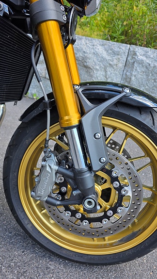 Kawasaki Z 900 RS 7 of 7