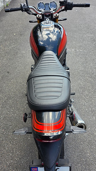 Kawasaki Z 900 RS 4 of 7