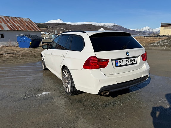 BMW 320d 3 of 5