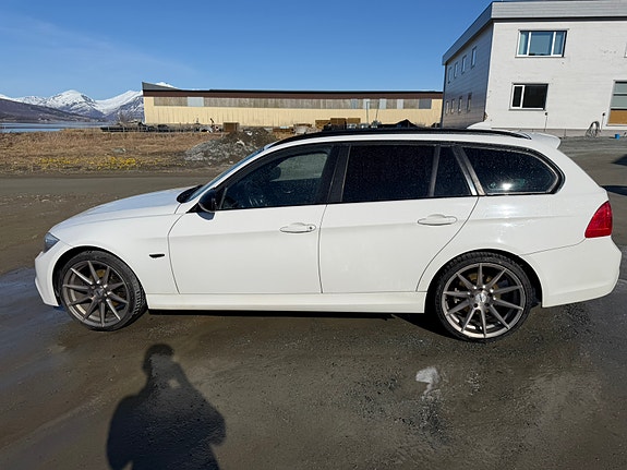 BMW 320d 4 of 5