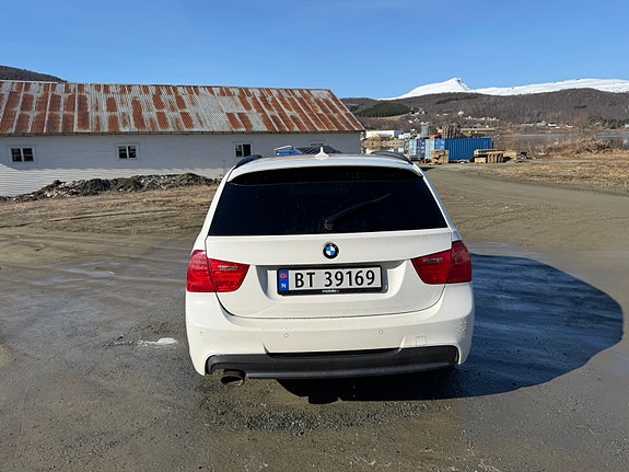 BMW 320d 2 of 5