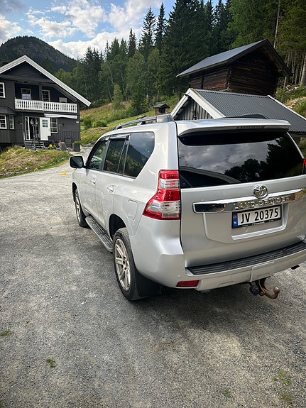Toyota Land Cruiser 4 of 5