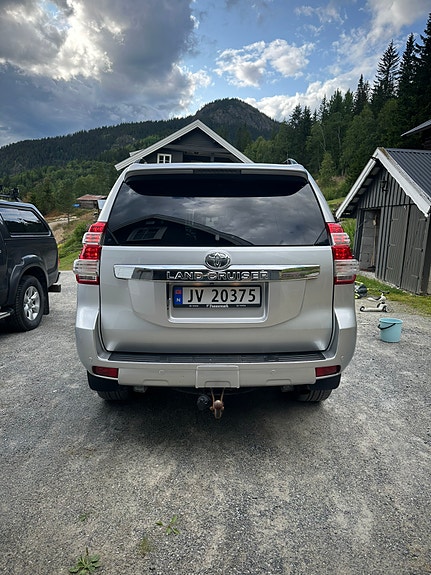 Toyota Land Cruiser 3 of 5