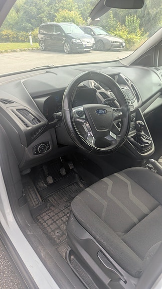Ford Transit Connect 3 of 5