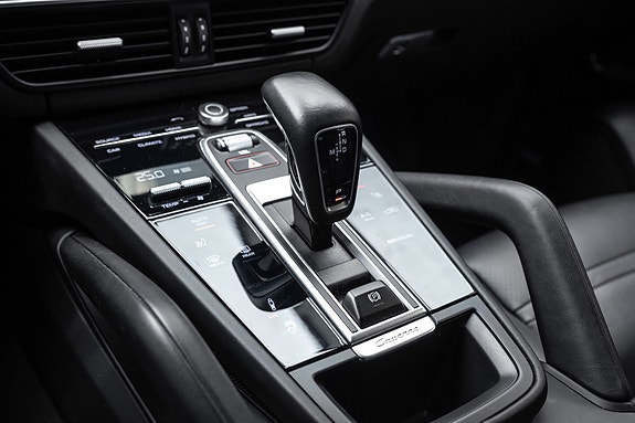 Porsche Cayenne Coupe 16 of 30