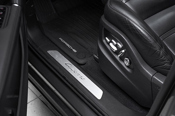 Porsche Cayenne Coupe 21 of 30