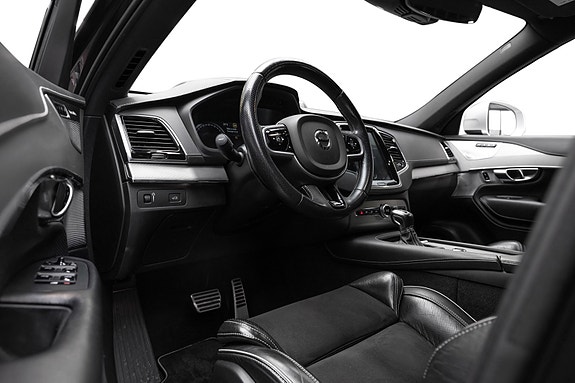 Volvo XC90 18 of 30
