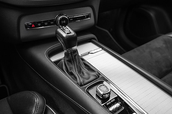 Volvo XC90 13 of 30