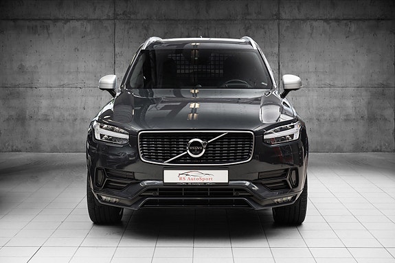 Volvo XC90 2 of 30