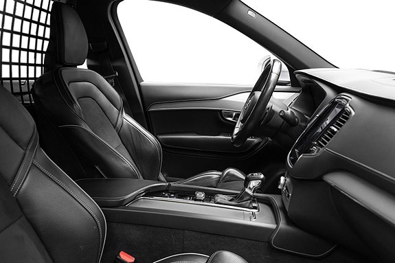Volvo XC90 30 of 30