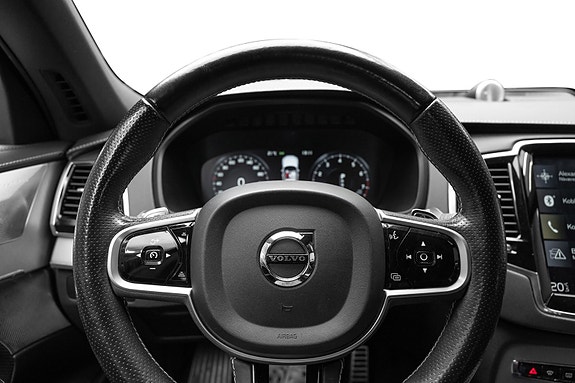 Volvo XC90 19 of 30