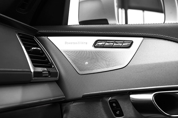 Volvo XC90 14 of 30