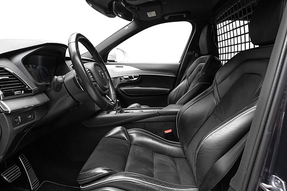 Volvo XC90 10 of 30