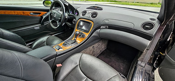 Mercedes-Benz SL500 8 of 30