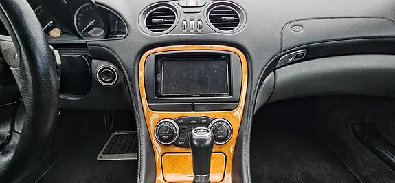 Mercedes-Benz SL500 15 of 30