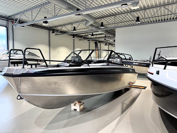 Utstillingsbåt Buster XXL m/ F150 og mye utstyr. Kun 1 båt til denne prisen! 4 of 19