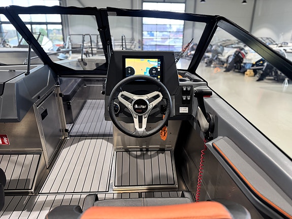Utstillingsbåt Buster XXL m/ F150 og mye utstyr. Kun 1 båt til denne prisen! 9 of 19