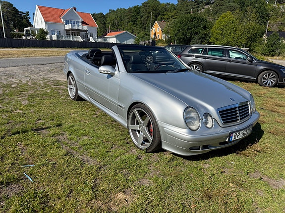 Mercedes-Benz CLK230 2 of 15