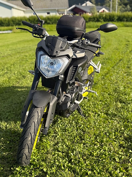 Yamaha MT-125 3 of 15