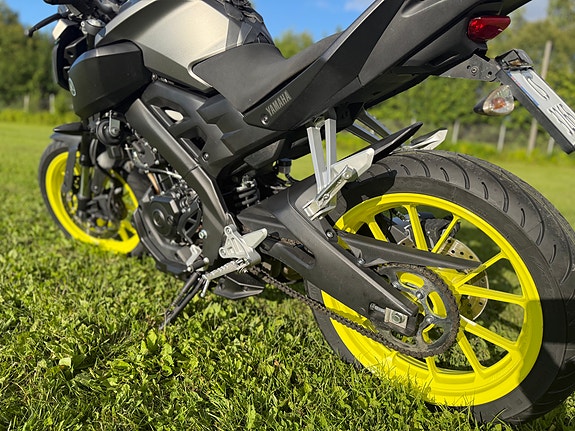 Yamaha MT-125 2 of 15