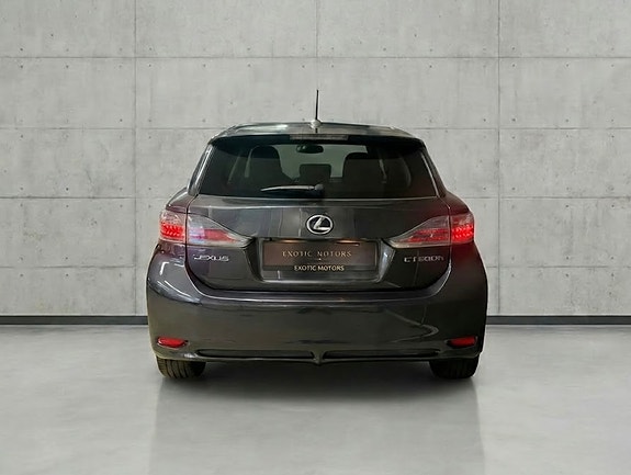 Lexus CT200h 5 of 5