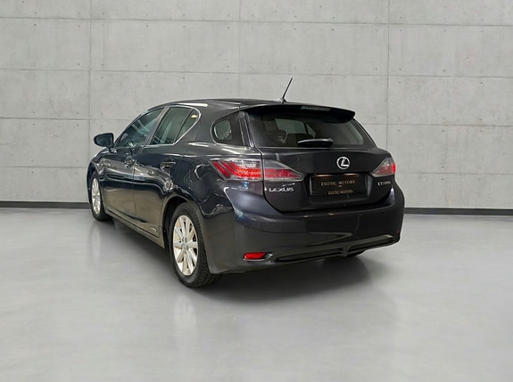 Lexus CT200h 4 of 5