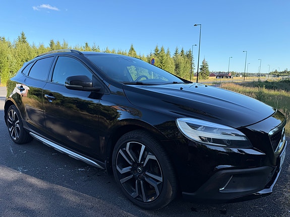 Volvo V40 Cross Country 3 of 5