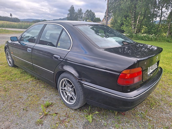 BMW 520i 5 of 5