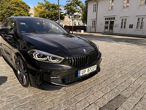 BMW 118d 2 of 5