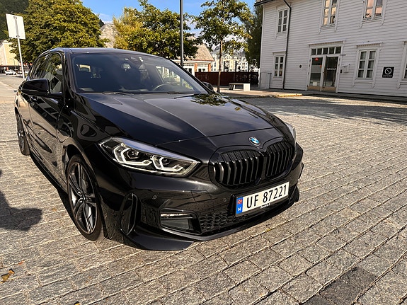 BMW 118d 3 of 5