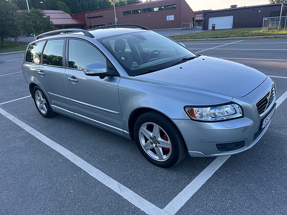 Volvo V50 3 of 5
