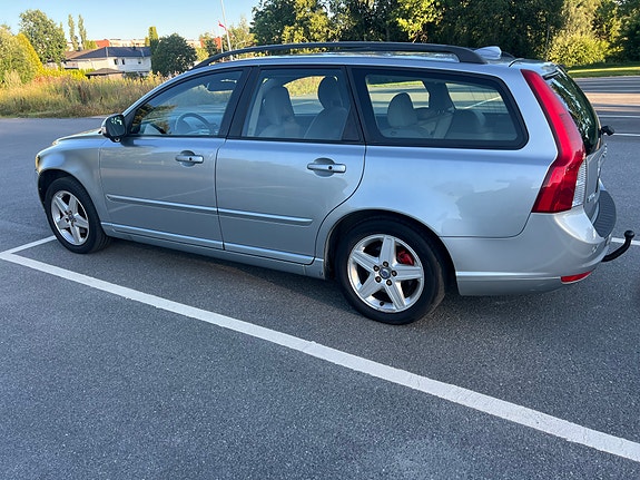 Volvo V50 2 of 5