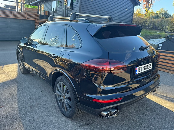 Porsche Cayenne S 3 of 5