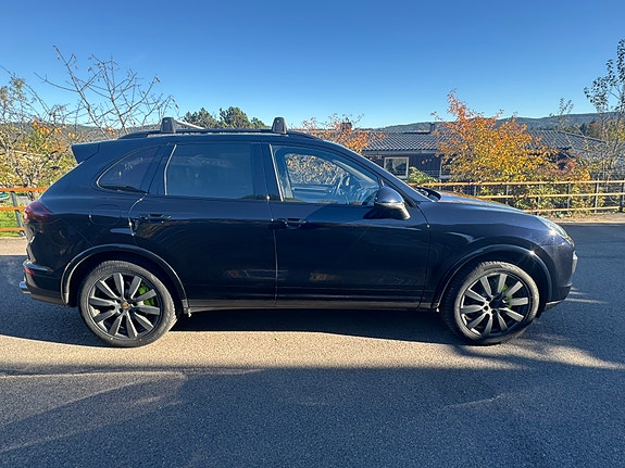 Porsche Cayenne S 4 of 5