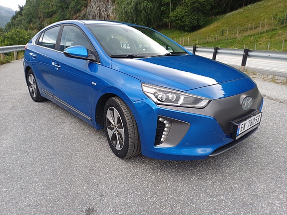 Hyundai IONIQ 2 of 17