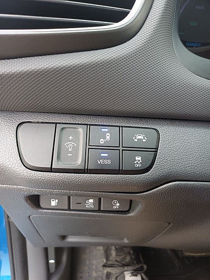 Hyundai IONIQ 10 of 17