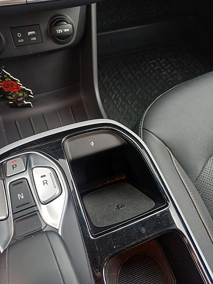 Hyundai IONIQ 13 of 17
