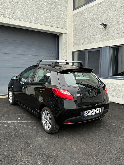 Mazda 2 4 of 5